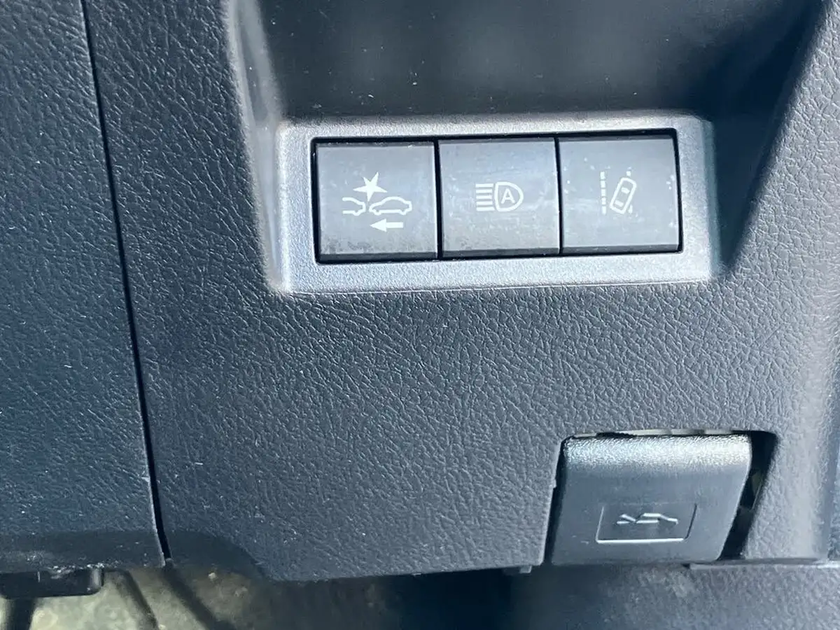 2018-toyota-yaris-15-vvt-i-icon-tech-hybrid-big-41