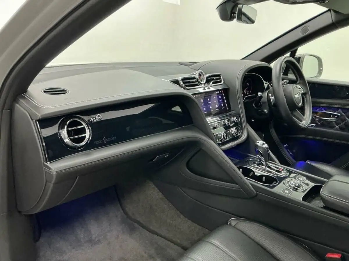 2021-bentley-bentayga-40-v8-big-65