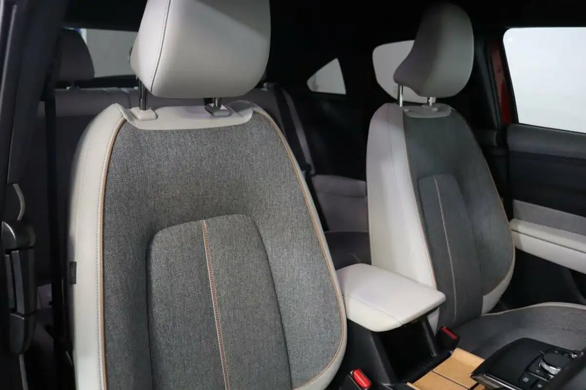 2021-mazda-mx-30-e-first-edition-big-23