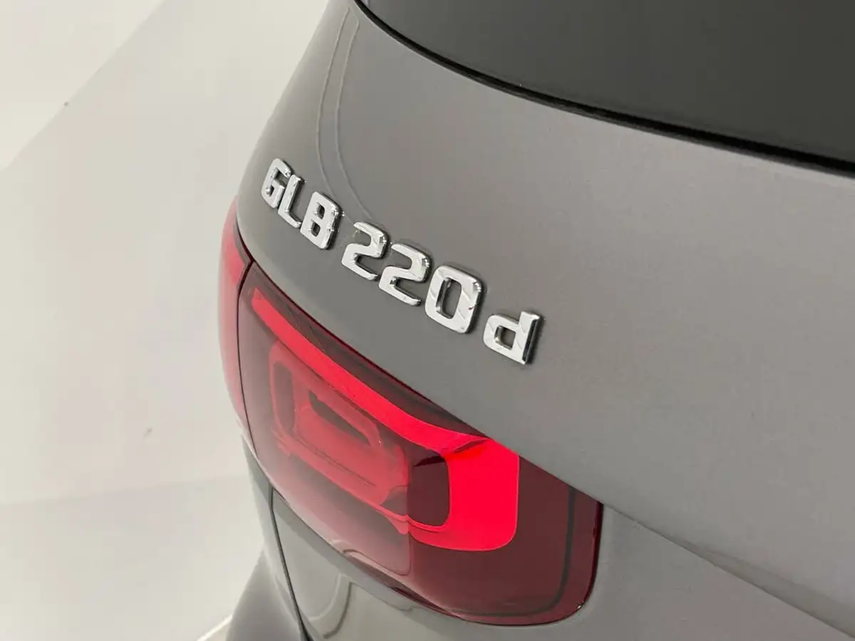 2020-mercedes-benz-glb-class-20d-glb220d-amg-line-premium-5-big-24