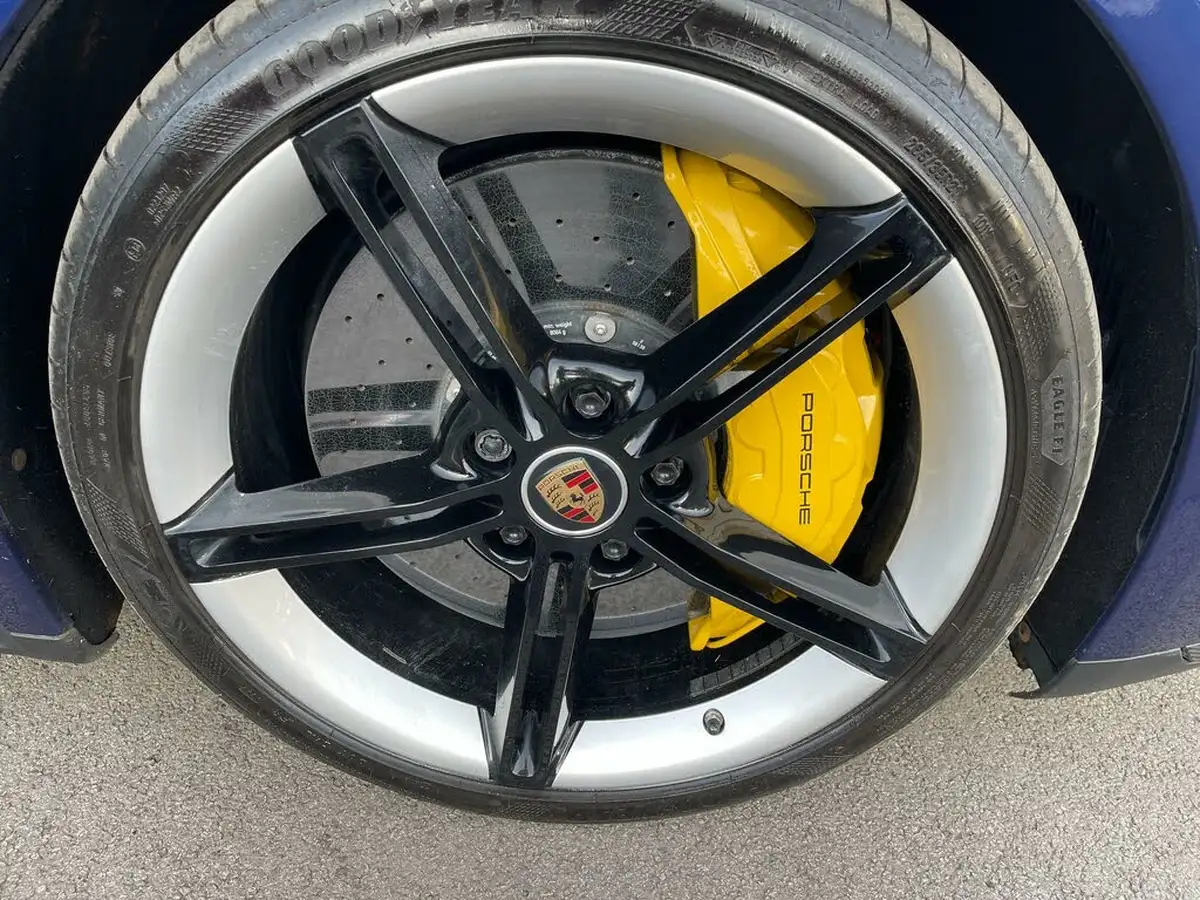 2020-porsche-taycan-e-turbo-s-big-36