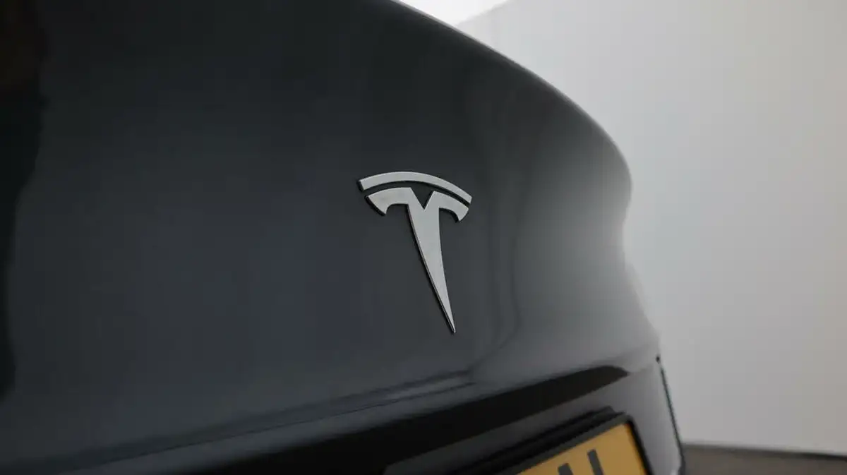 2021-tesla-model-3-e-long-range-awd-big-21