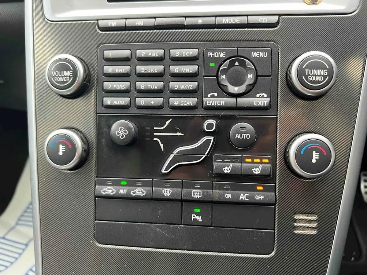 2010-volvo-xc60-24td-d-drive-r-design-big-20