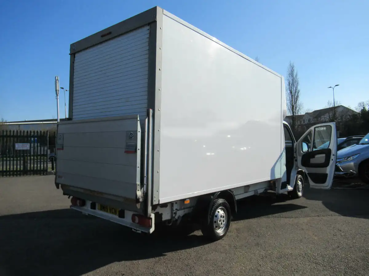 2019-peugeot-boxer-20-bluehdi-335-l4-luton-bfb-big-9