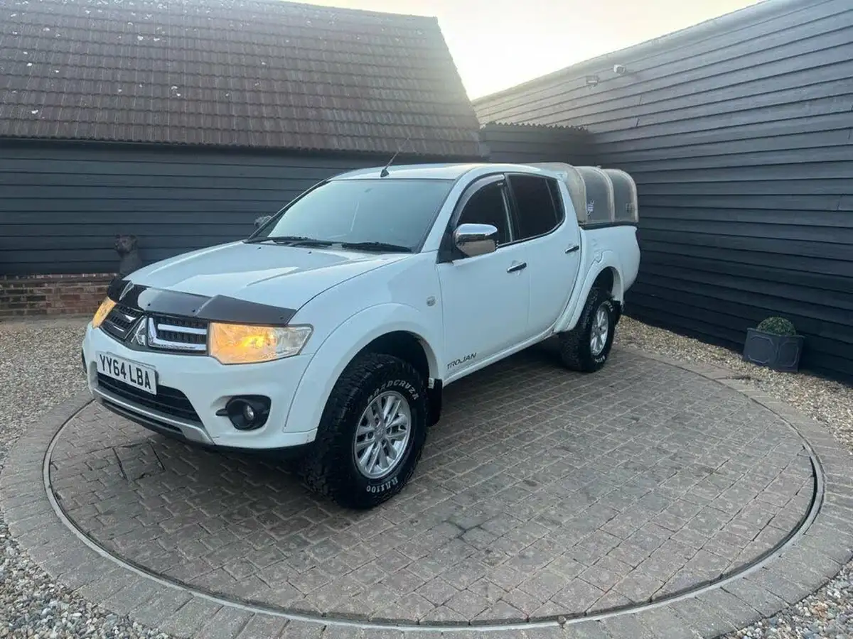 2014-mitsubishi-l200-25td-trojan-big-0