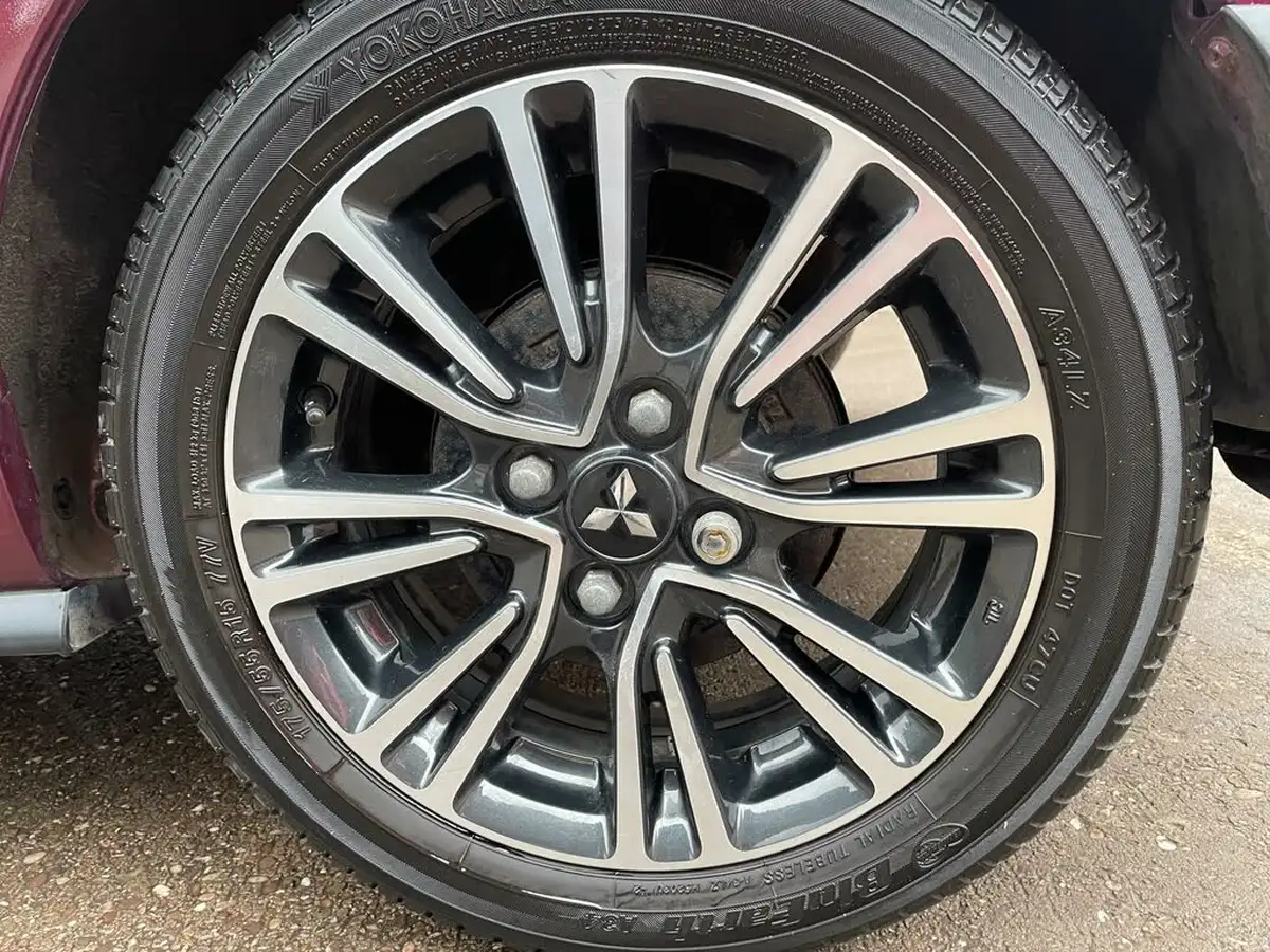 2017-mitsubishi-mirage-12-juro-leather-cvt-big-10