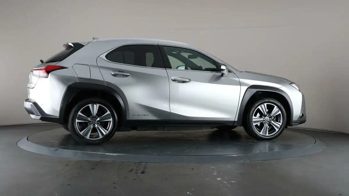2021-lexus-ux-300e-e-ux-big-60