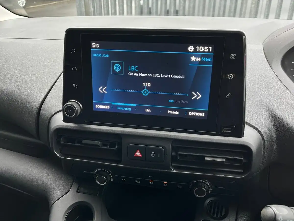 2021-peugeot-partner-15-bluehdi-1000-professional-100ps-eu6dt-panel-big-6
