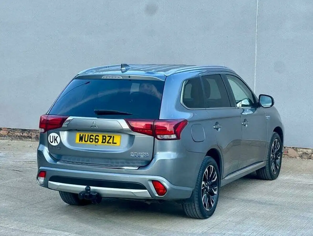 2016-mitsubishi-outlander-20-gx4h-phev-big-25