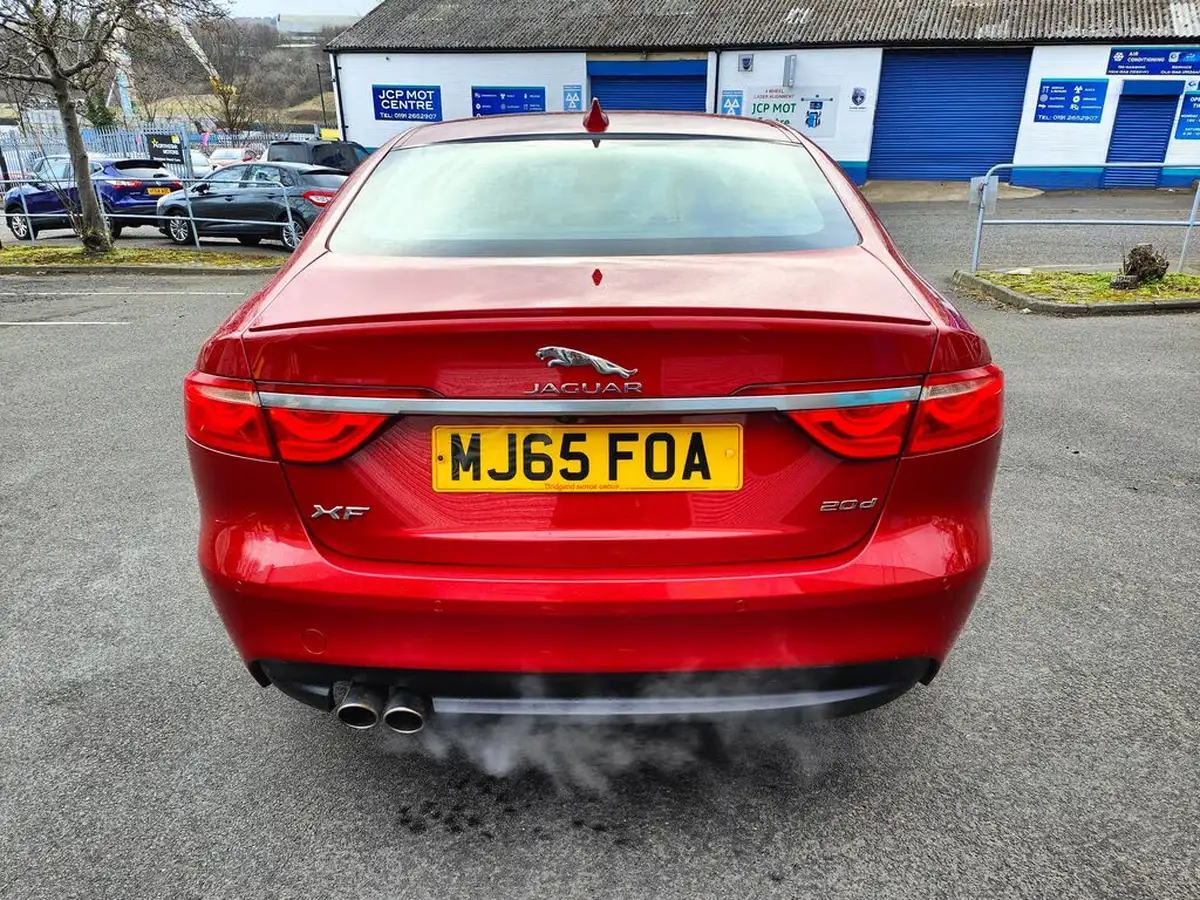 2015-jaguar-xf-20td-r-sport-180ps-auto-big-6