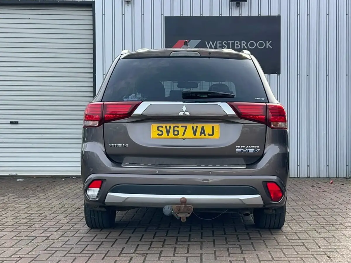 2017-mitsubishi-outlander-20-juro-phev-5st-big-8