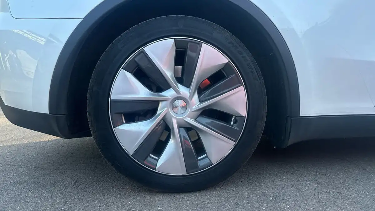 2023-tesla-model-y-e-rwd-big-18