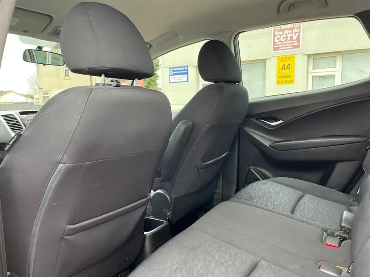 2013-hyundai-ix20-16td-active-115bhp-big-13