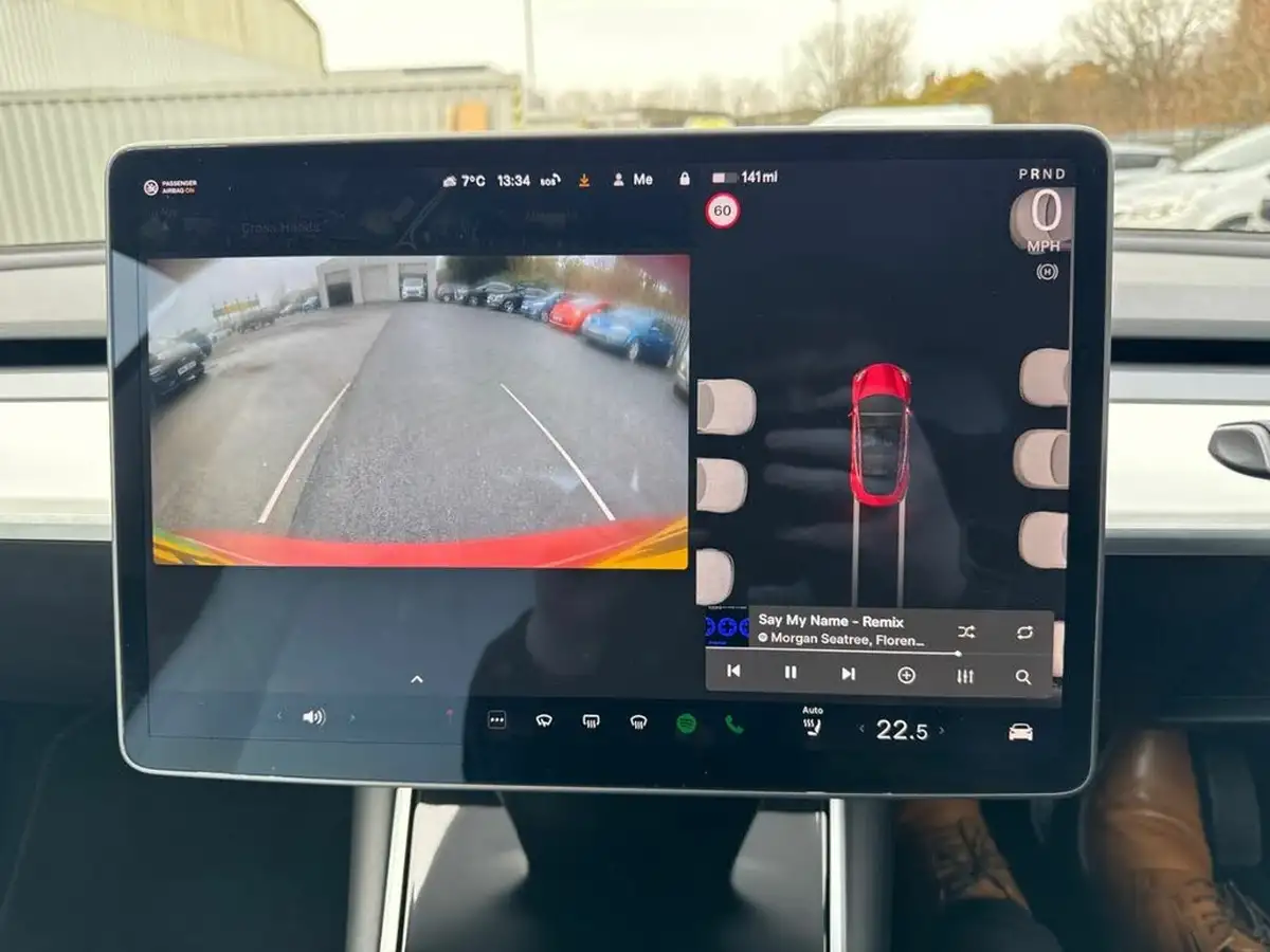2020-tesla-model-3-e-long-range-big-16