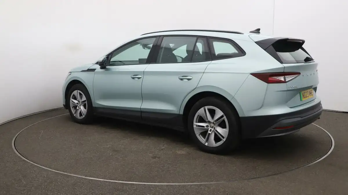 2023-skoda-enyaq-e-60-big-32