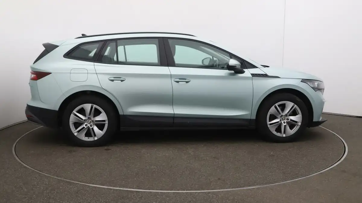 2023-skoda-enyaq-e-60-big-8