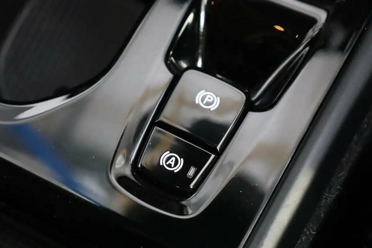 2021-volvo-xc40-15-t4-inscription-208bhp-big-27
