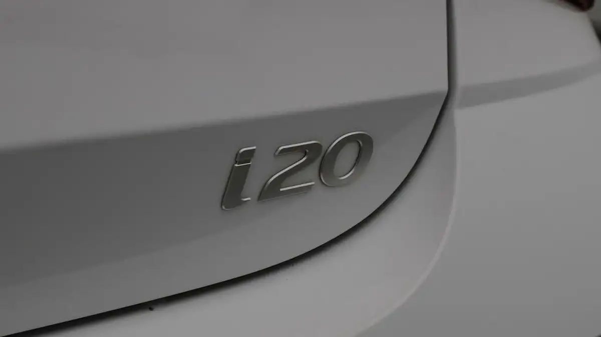 2024-hyundai-i20-10-t-gdi-premium-two-tone-roof-big-22