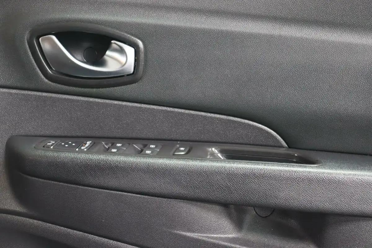 2018-renault-captur-12-dynamique-s-nav-big-31