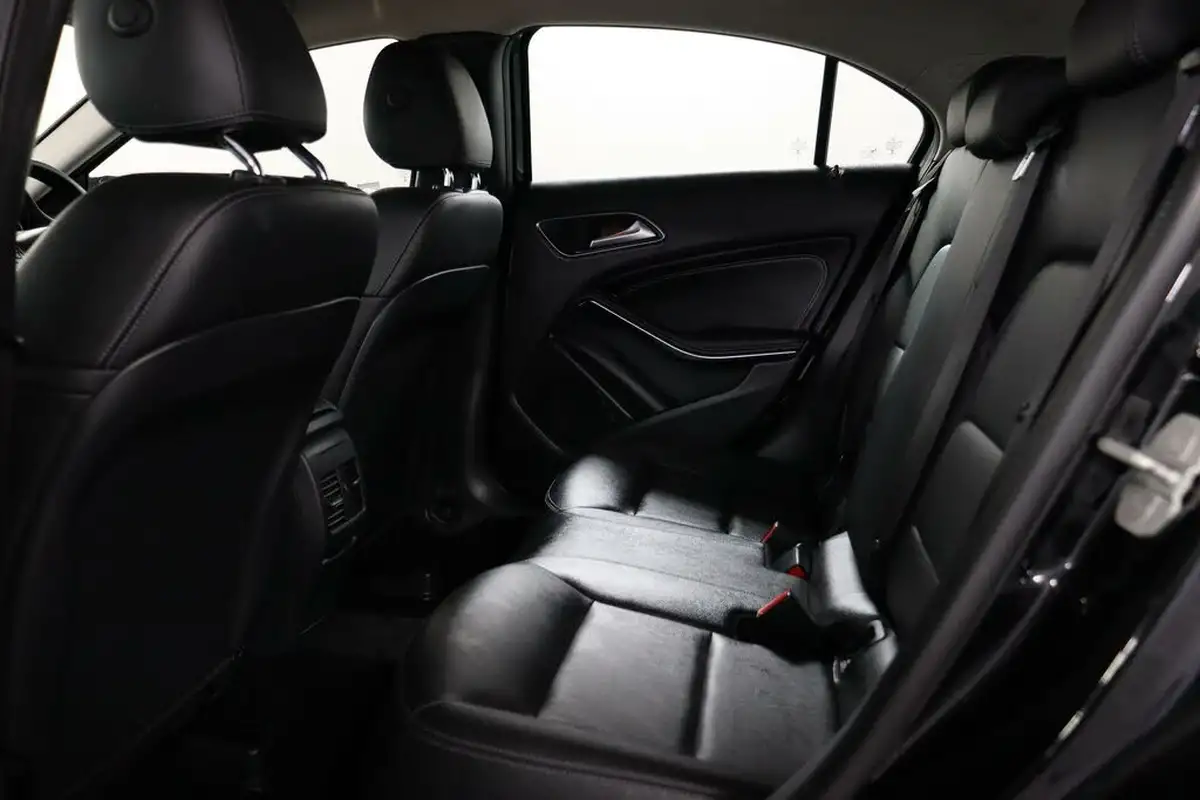 2017-mercedes-benz-a-class-21d-a200d-sport-ss-7g-dct-big-40