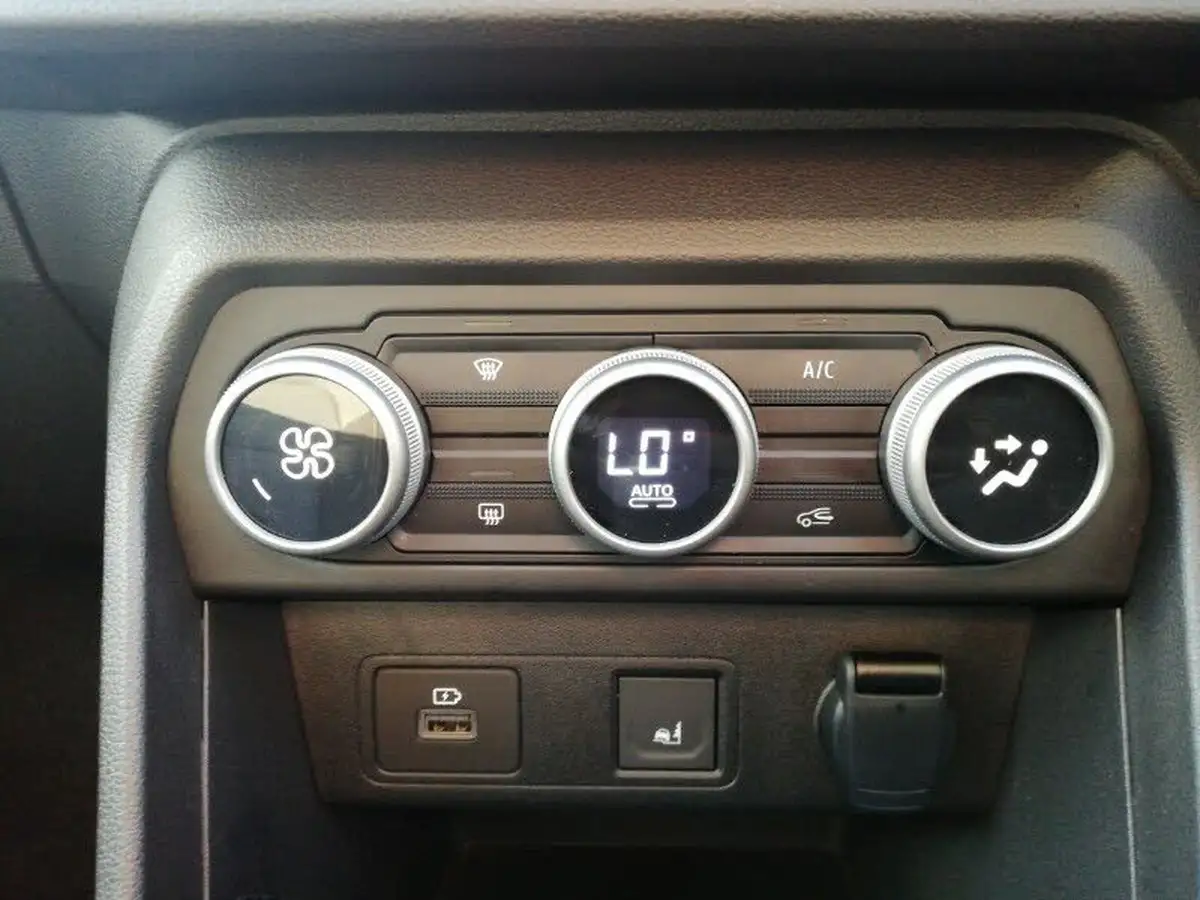 2024-dacia-sandero-stepway-10-tce-extreme-90bhp-big-13