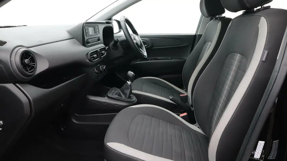 2023-hyundai-i10-10-se-big-14
