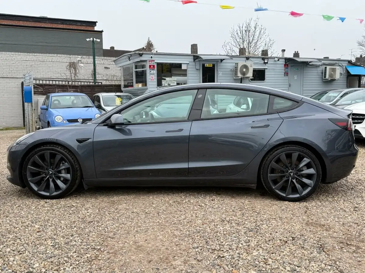 2020-tesla-model-3-e-long-range-big-15
