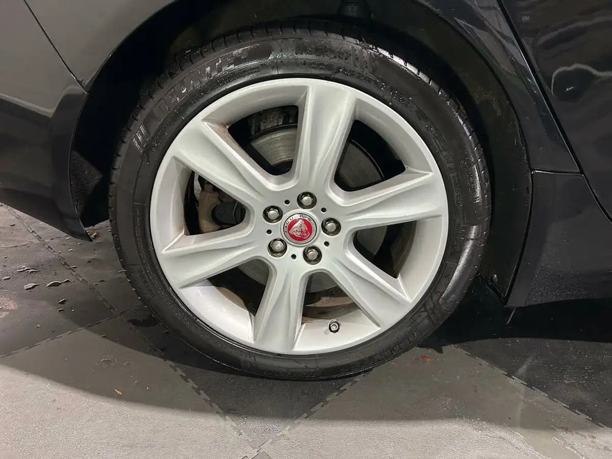 2018-jaguar-xe-20i-portfolio-249ps-1998cc-big-13