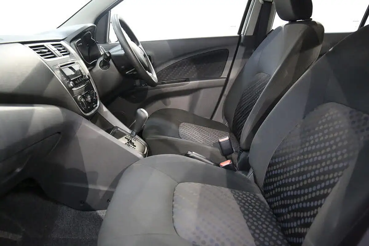 2018-suzuki-celerio-10-sz4-ags-big-24
