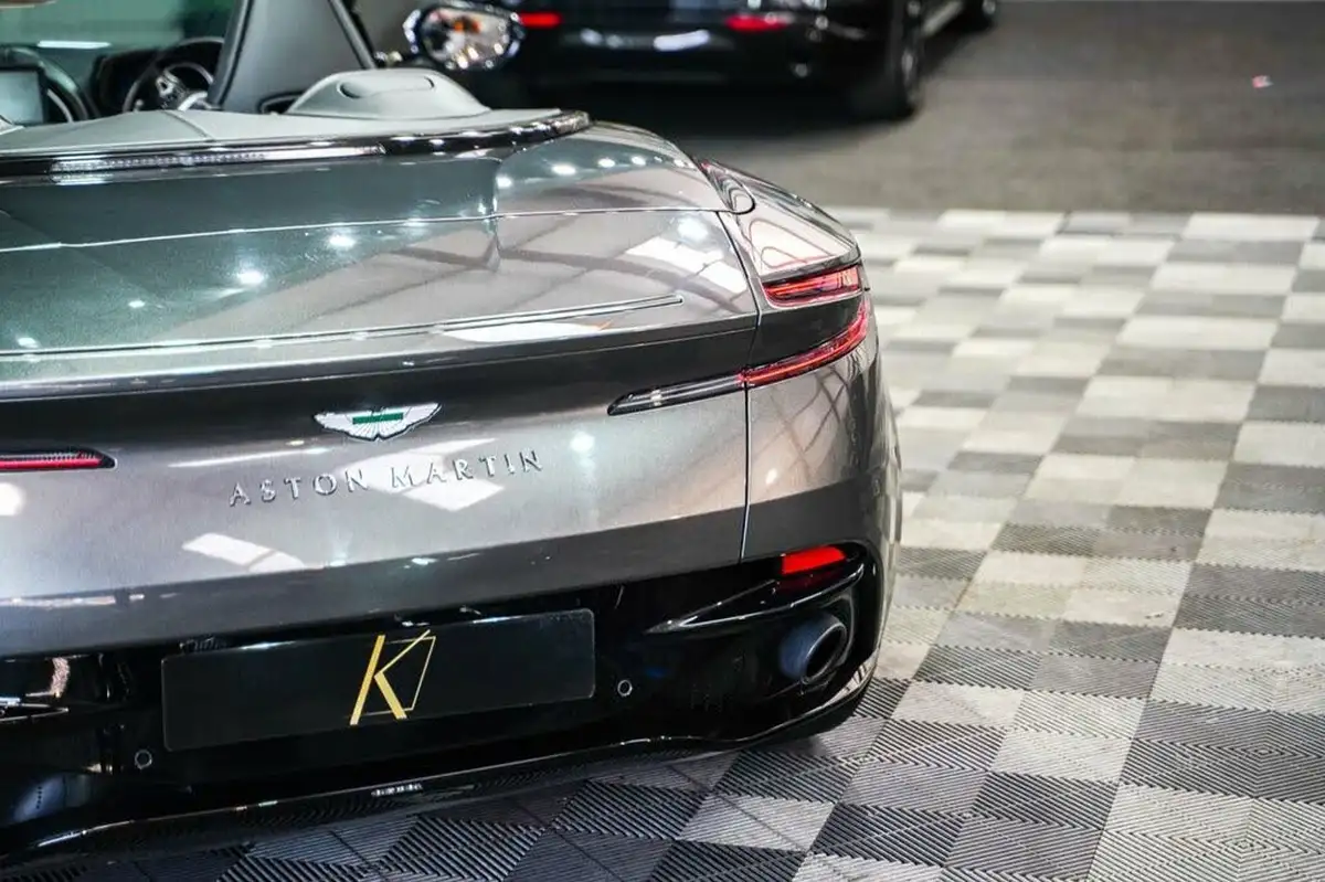 2018-aston-martin-db11-40-v8-big-42