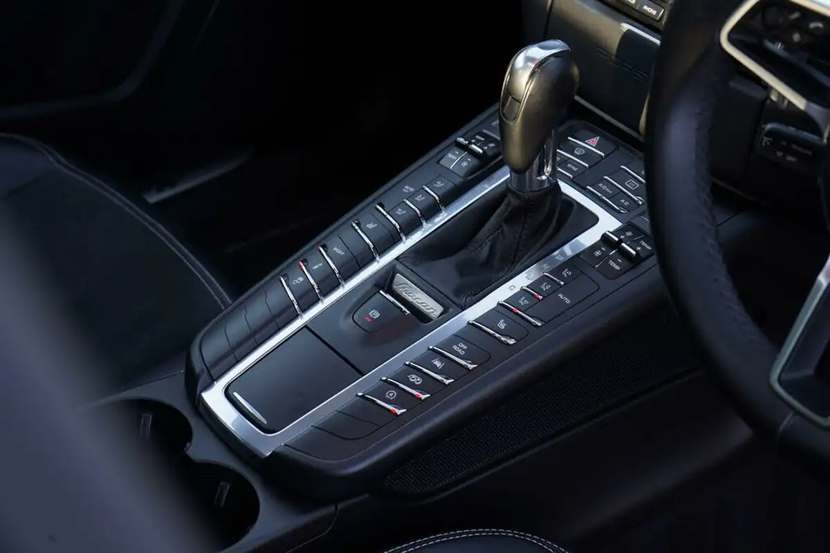 2016-porsche-macan-30-gts-big-19
