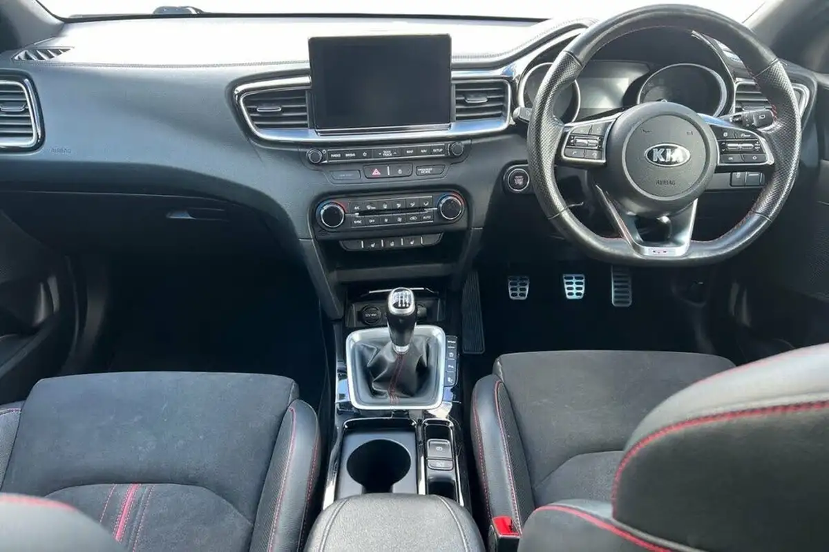 2019-kia-ceed-16-t-gdi-gt-big-11