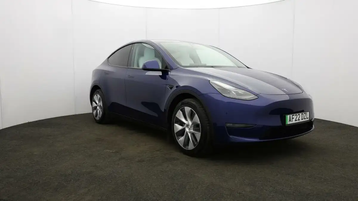 2022-tesla-model-y-e-long-range-big-0