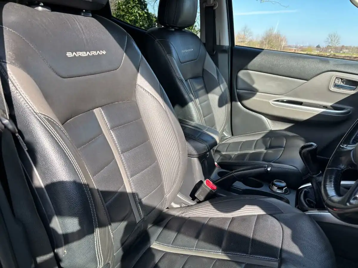 2019-mitsubishi-l200-24di-d-barbarian-eu6-big-14