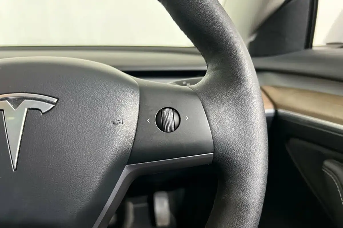 2021-tesla-model-3-e-long-range-awd-big-25
