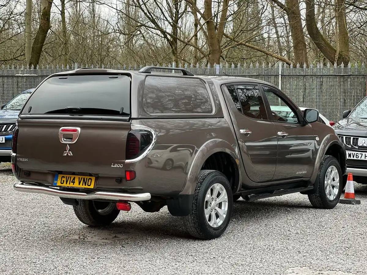 2014-mitsubishi-l200-25td-barbarian-auto-big-5