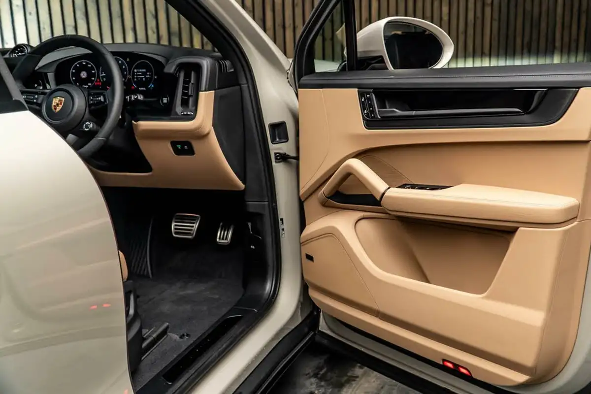 2024-porsche-cayenne-40-v8-gts-500ps-station-wagon-big-32
