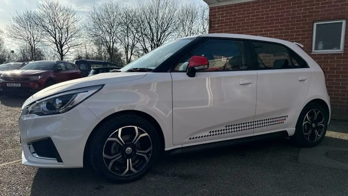 2021-mg-mg3-15-vti-tech-exclusive-nav-big-2