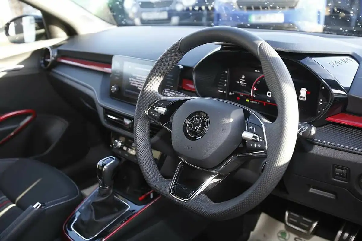 2024-skoda-fabia-10-tsi-monte-carlo-110ps-dsg-big-5