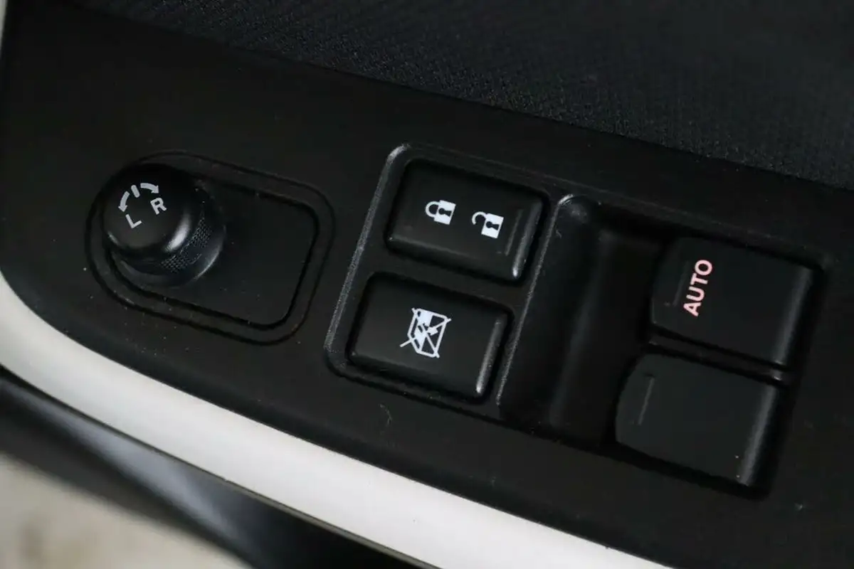 2018-suzuki-swift-12-dualjet-sz3-91ps-big-16