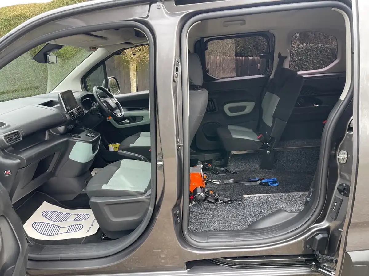 2020-citroen-berlingo-15bluehdi-feel-m-size-130ps-eat8-big-8