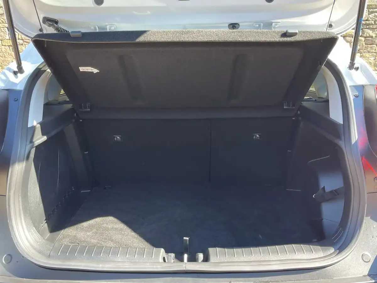 2024-hyundai-bayon-10-t-gdi-premium-100ps-48-volt-mhev-big-22