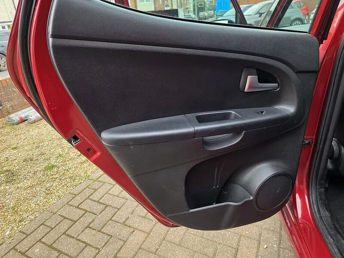 2016-kia-venga-16-4-isg-big-29