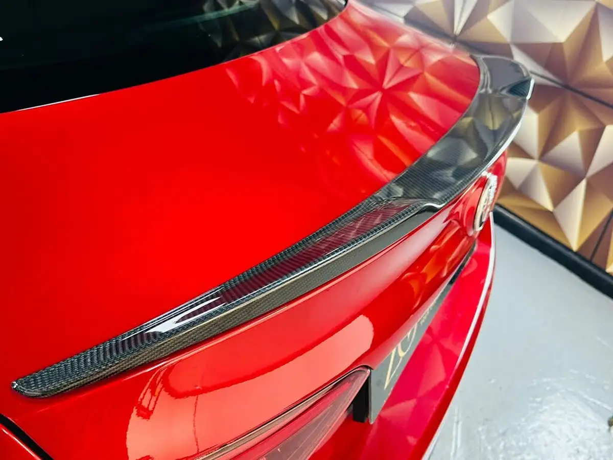 2018-alfa-romeo-giulia-29-biturbo-quadrifoglio-big-31