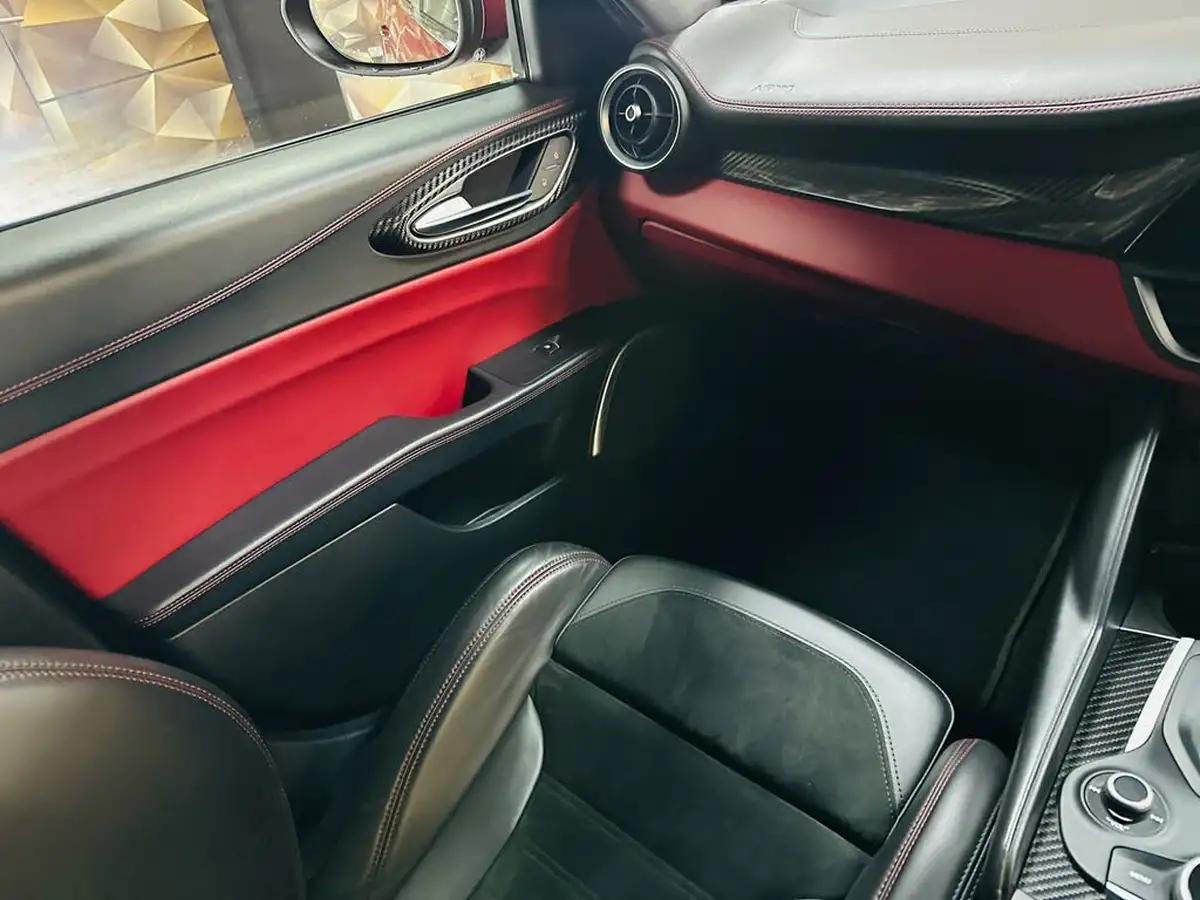 2018-alfa-romeo-giulia-29-biturbo-quadrifoglio-big-55
