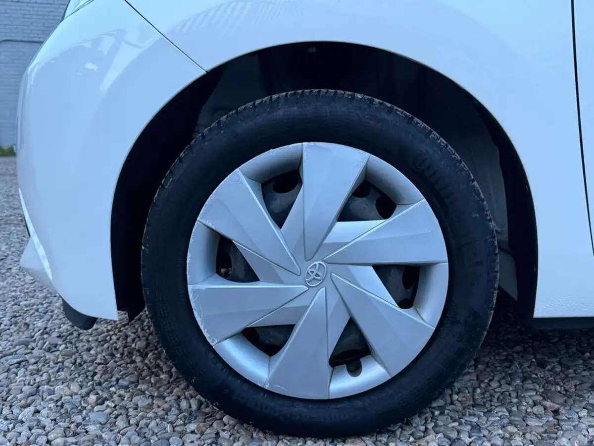 2018-toyota-aygo-10-vvt-i-x-play-71bhp-5d-x-shift-big-19
