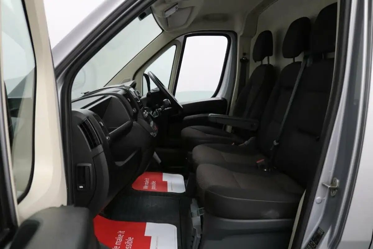 2022-citroen-relay-22bluehdi-35-l3h2-enterprise-panel-big-18