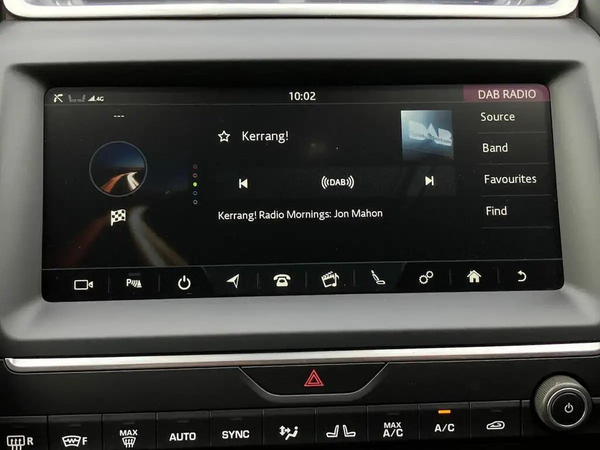 2020-jaguar-e-pace-20-i4-chequered-flag-249ps-big-48