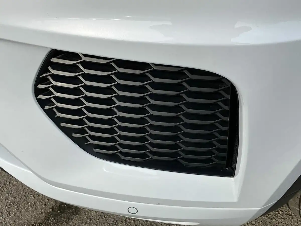 2020-jaguar-e-pace-20-i4-chequered-flag-249ps-big-24