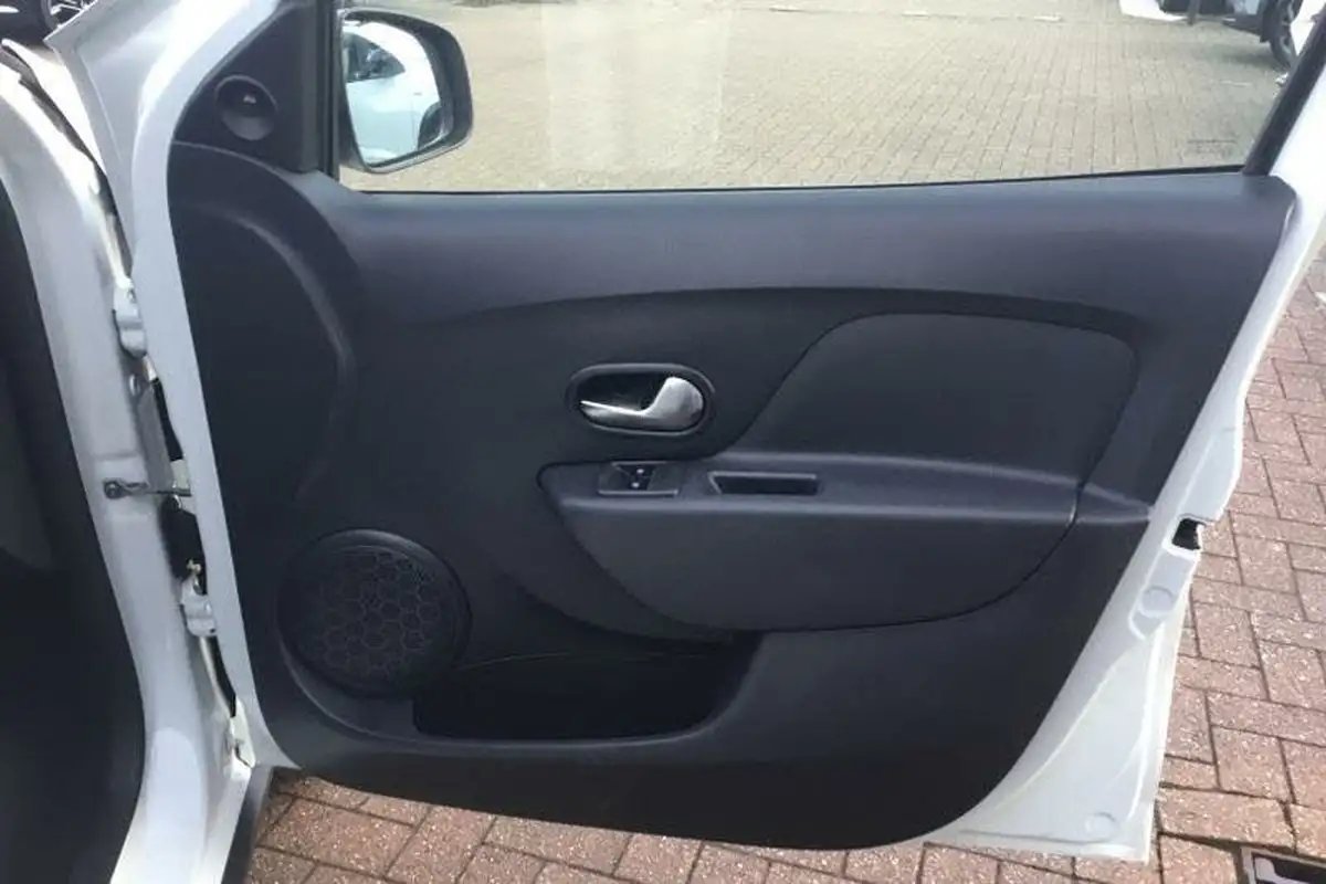 2019-dacia-sandero-stepway-09-tce-essential-big-19